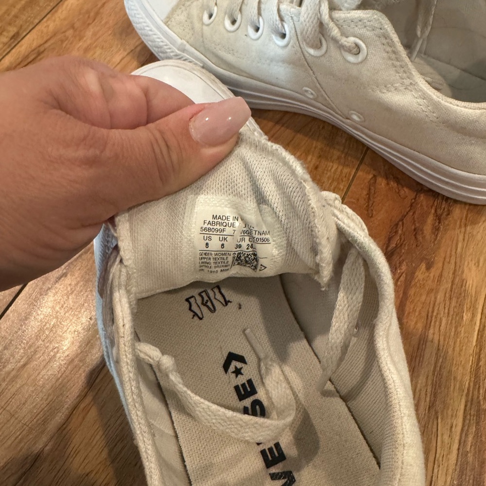 White converse - Picture 4 of 5